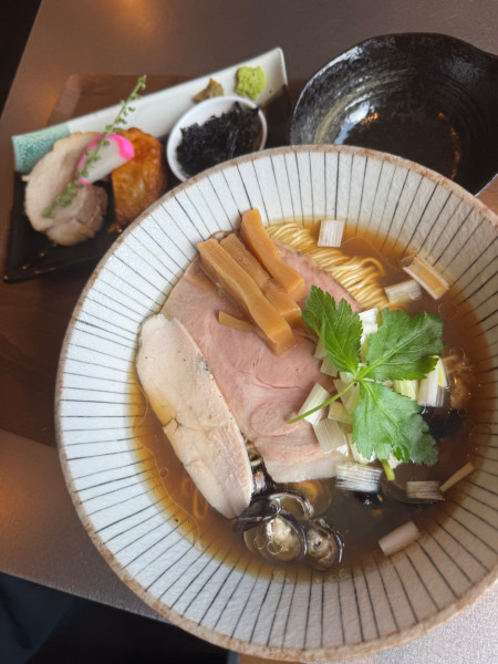 「特製宍道湖しじみ中華蕎麦  黒」@麺や くろえもんの写真