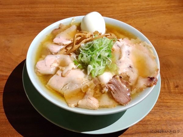 「中華蕎麦 醤油（＋増しチャーシュー＋ゆで卵）」@中華蕎麦 よるのふじの写真