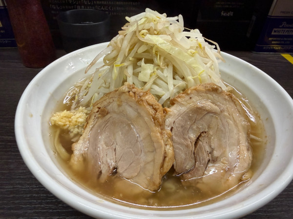「ラーメン900円麺少なめ」@ラーメンピースの写真