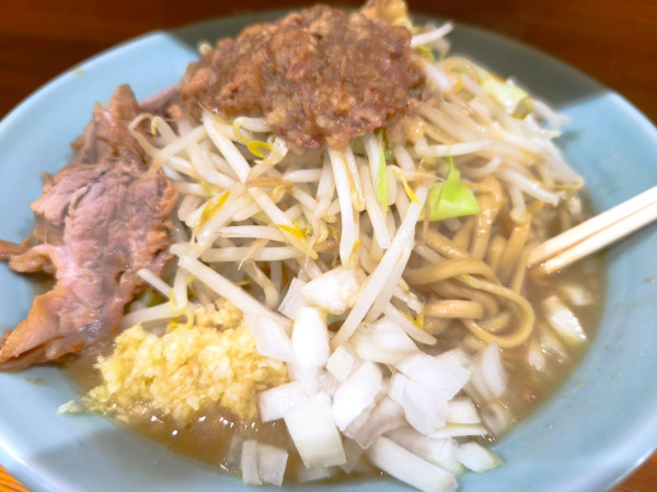 「ラーメン中（野菜・脂・にんにく）」@ラーメン 盛太郎 神保町店の写真