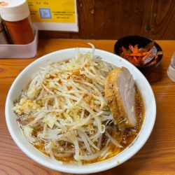 ラーメン小1000円　タマネギキムチ150円