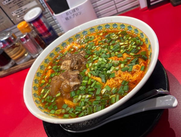 「辛麺(こんにゃく麺/大辛)＋豚軟骨」@サンシン 南越谷店の写真