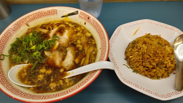 「尾道ラーメン（ヤキメシ小セット）」@しょうや飯店の写真