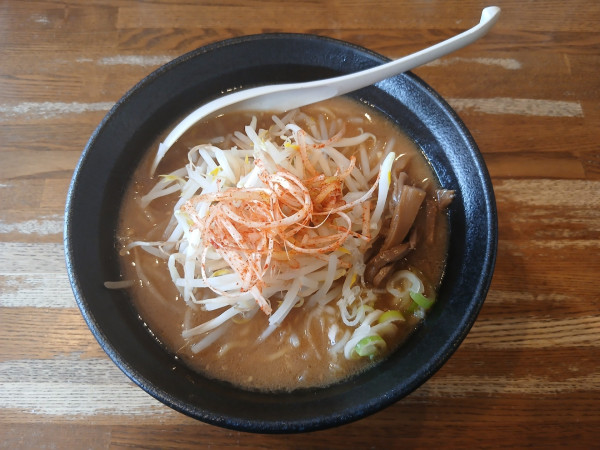 「味噌らーめん 860円」@メガらーめんの写真