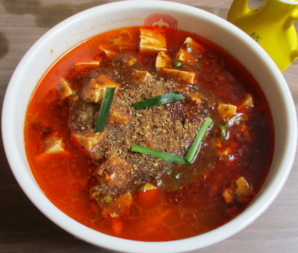 「麻婆麺　1300円」@Hong Kong Dining 香家 エソラ池袋店の写真