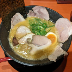 紅茶ラーメン 紅の画像