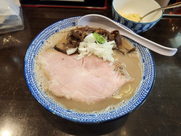 「濃厚ラーメン(大盛サービス)+ニンニク」@中野麺店の写真