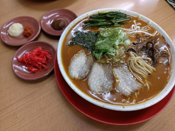 「こってりとんこつ 980円 半激辛80円 にら120円」@ラーメンマン（拉麺男）の写真
