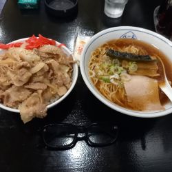 本日の日替りランチ(焼肉丼+ラーメン)