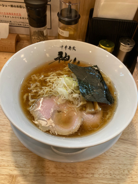 「醤油そば（９００円）」@中華蕎麦 神山の写真