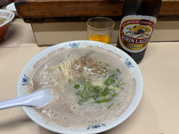 「餃子、ビール、ラーメン」@八ちゃんラーメン 薬院本店の写真