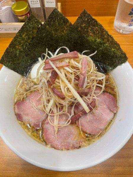 「全部のせ醤油らーめん(塩たまご)+ネギ+天津チャーハン」@しののめヌードルの写真