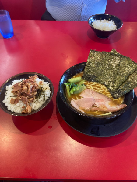 「ラーメン950円　チャーシュー丼250円」@家系ラーメン たつ家の写真