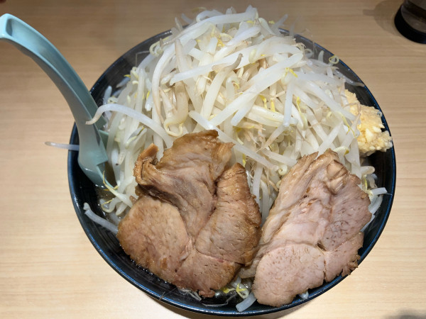 「小ラーメン　1050円(ニンニク、ヤサイ〜ヤサイマシマシ)」@ラーメン富士豚の写真