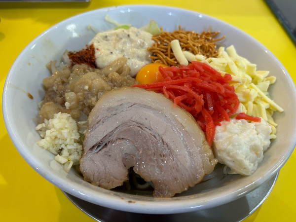 「まぜそば・中」@ラーメン ヒカリの写真