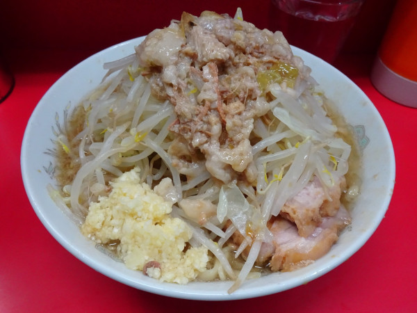 「小ラーメン（700円）ヤサイニンニクアブラ」@ラーメン二郎 三田本店の写真