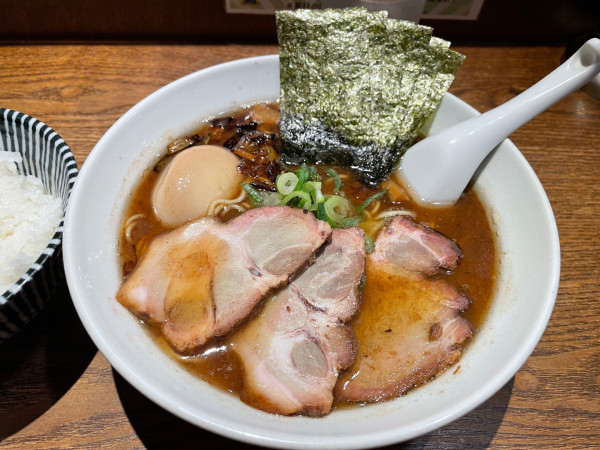 「特製うめやそば、海苔、ごはん」@中華そば うめやの写真