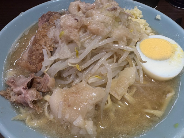 「[限定]帆立香るコク旨塩ラーメン(麺少な目)+ニンニク」@ラーメン富士丸  西早稲田店の写真