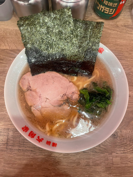 「ラーメン(900円)麺固め」@ラーメン 六角家の写真
