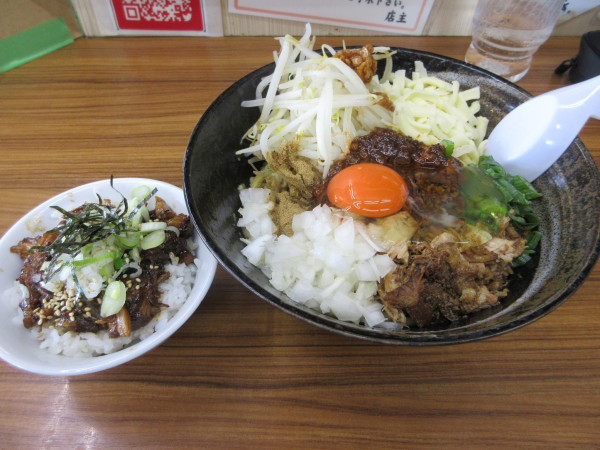 「限定　台湾風混ぜそば（１４００円）＋まかない丼ミニ３００円」@大勝軒ROSSO－ロッソ－の写真