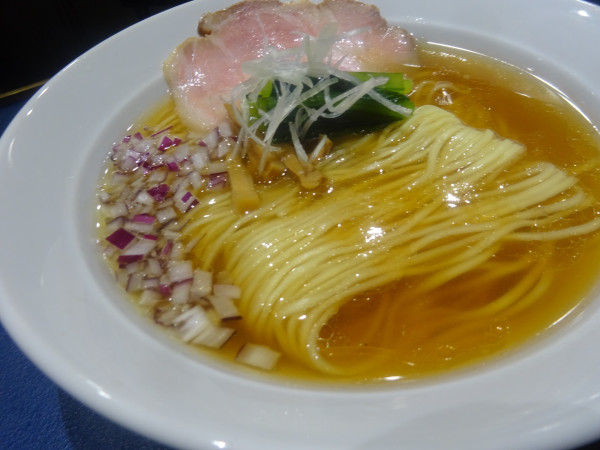 「醤油ラーメン　クラシック　950円」@Ramen金碧の写真