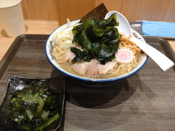 「わかめらーめん大盛＋鳴門わかめ」@舎鈴 カインズスーパーセンター上里本庄の写真