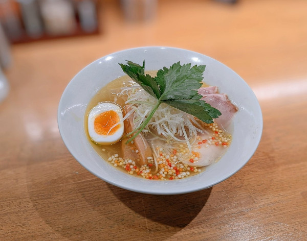 「鶏中華そば塩」@麺酒 一照庵 岡山本店の写真