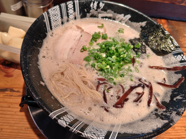 「ラーメン 900円」@博多一双 博多駅東本店の写真