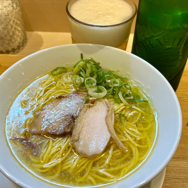 「【朝ラーメン】親鶏チー油の塩そば＋ハートランド（中）」@チャーシュー麺専門店 中華そば ピースの写真
