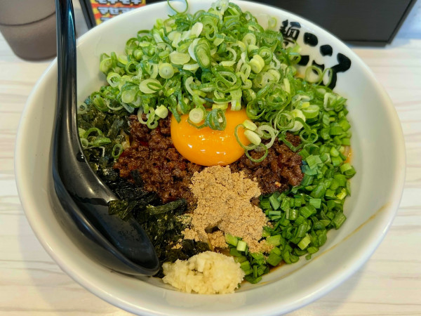 「九条ネギ盛り台湾まぜそば＋大盛」@麺屋こころ 大岡山本店の写真