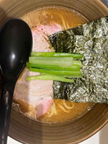 「ラーメン1,000円＋中盛り150円」@家系ラーメン 革新家 TOKYOの写真