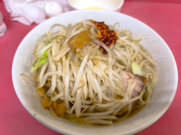 「小ラーメン＋生玉子」@ラーメン二郎 千住大橋駅前店の写真