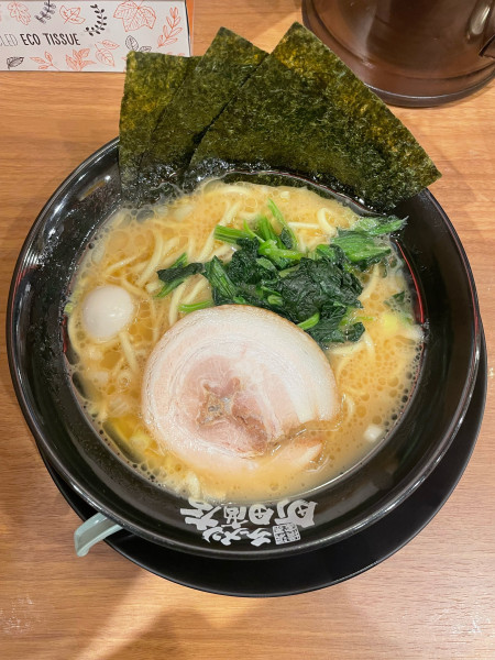「ラーメン(880円)麺固め・味濃いめ」@町田商店 元住吉店の写真