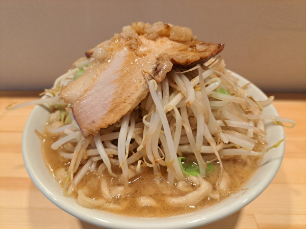 「ラーメン200gやさいチョイ増し・ニンニク増し1100円」@ヤマロク 古川店の写真