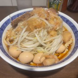 辛いラーメン（ピリ辛にくたま）ひらめんうずらあぶら
