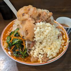 辛ラーメン（豚抜き）＋ニラキムチ　1050円