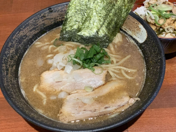 「濃厚鬼煮干し中華そば」@麺屋 ばらおの写真