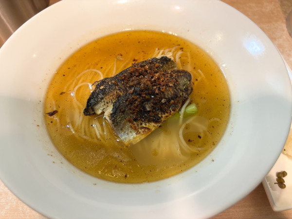 「秋刀魚〜めん」@そば～じゅの写真