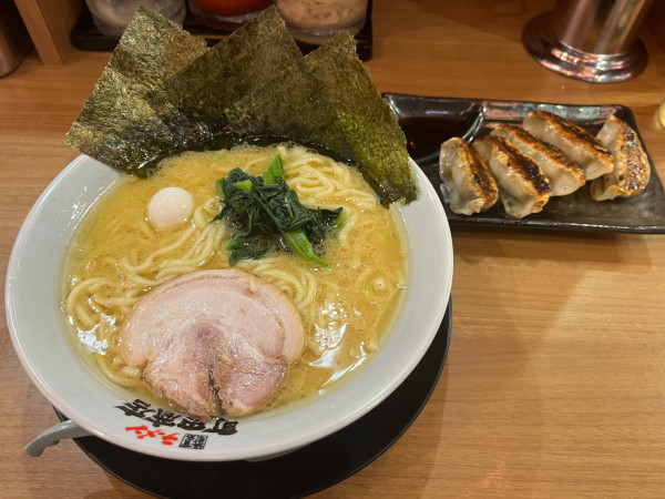「ラーメン（特製餃子セット）＋替え玉」@町田商店 酒田店の写真