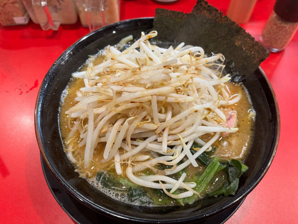 「ラーメン中＋もやし＋半替え玉」@鬼道家の写真