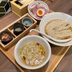 地鶏塩つけめん 1,350円 + 映画半券サービス味玉半個