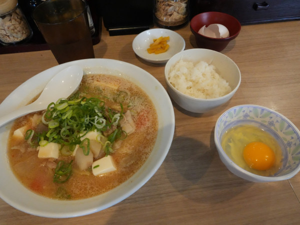 「威風の豚汁らーめん たまかけ朝食 サービス大盛」@威風 秋葉原店の写真