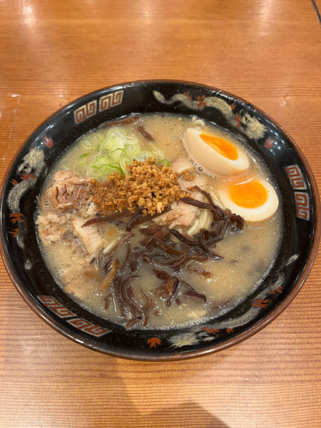 「半熟玉子入り豚とろラーメン（1,140円）」@豚とろ 天文館アーケード店の写真
