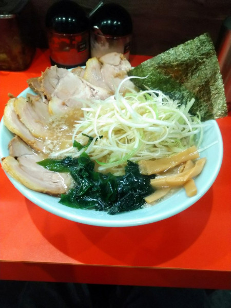 「ねぎチャーシューメン1200円＋中盛100円」@ラーメンショップ〇Qの写真