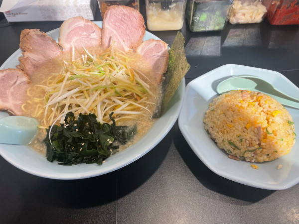 「ネギチャーシューメン（中盛）＋半チャーハン」@ラーメンショップ〇化 野田谷津店の写真