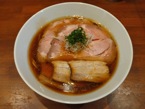 「味玉焼豚醤油ラーメン¥1380-」@中華そば 卯月屋の写真
