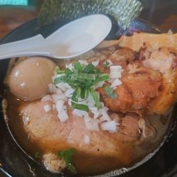 にぼしらーめん+煮豚+味玉+和え玉（鶏油）