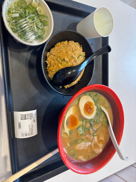 「味玉らーめん　チャーハン小」@ラーメン 横綱 みのおキューズモール店の写真