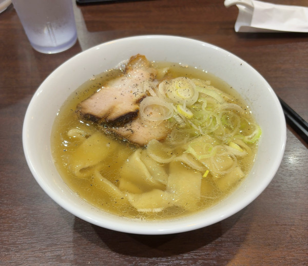 「塩らーめん 餃子」@らーめん 木陰 四街道店の写真