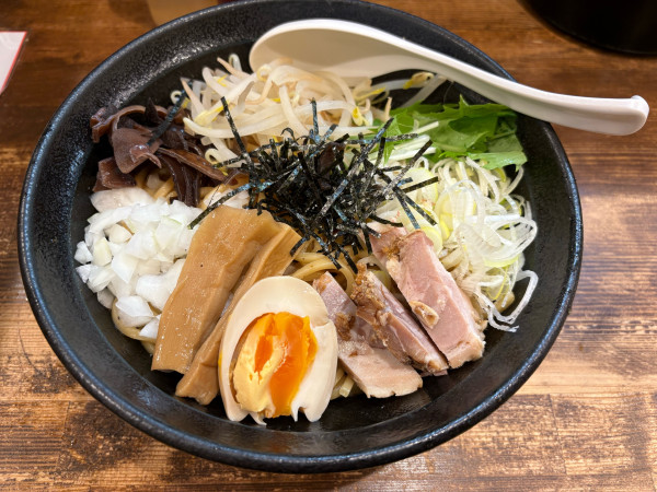 「まぜそば(中)」@まる文の写真